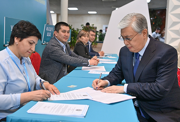 Президент Касым-Жомарт Токаев проголосовал на республиканском референдуме. Фото: сайт Президента Республики Казахстан