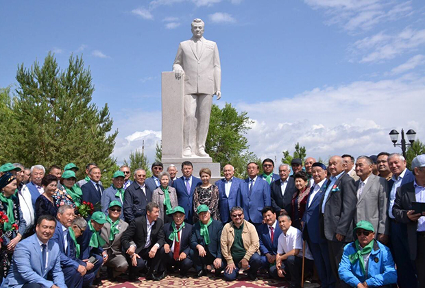 Памятник Динмухамеду Кунаеву в Баканасе. Фото: Пресс-служба акима Алматинской области / Informburo.kz