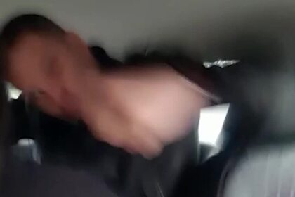 Недовольный поездкой в такси россиянин избил водителя и попал на видео