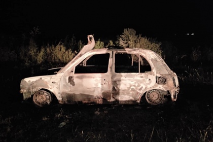 Россиянка пристегнула возлюбленного наручниками к машине и сожгла заживо