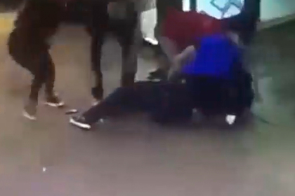 Боец MMA нокаутировал посетителя ТЦ в Махачкале за поцелуй с девушкой