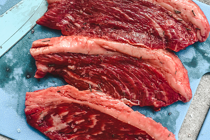 Диетолог предупредила об опасности красного мяса для некоторых категорий людей