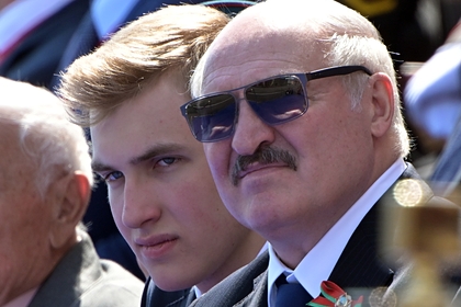 Сын Лукашенко окончил школу и получил совет от отца