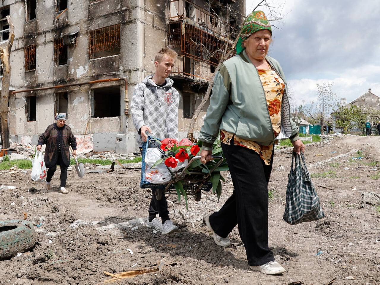 Наконец-то этот ад закончился» Очереди за едой, допросы и руины городов.  Каким увидели Донбасс российские волонтеры: Украина: Бывший СССР: Lenta.ru