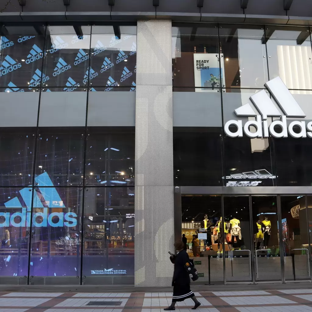 adidas naik