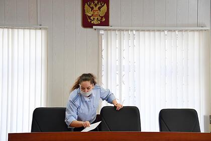 Старшего преподавателя российского вуза осудили за взятки от 150 студентов