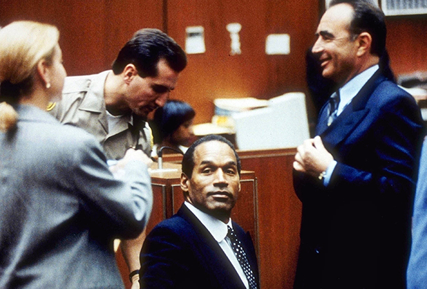 О. Джей Симпсон с адвокатами в суде по делу об убийстве 