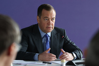 Медведев прокомментировал поездку Макрона, Шольца и Драги на Украину 