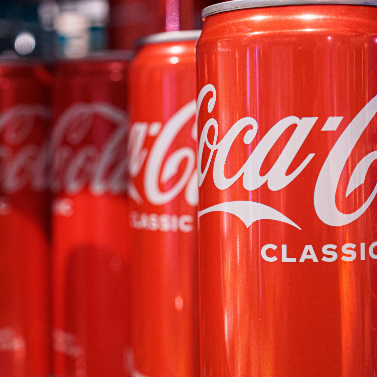 Coca-Cola решила прекратить производство напитков в России: Бизнес:  Экономика: Lenta.ru