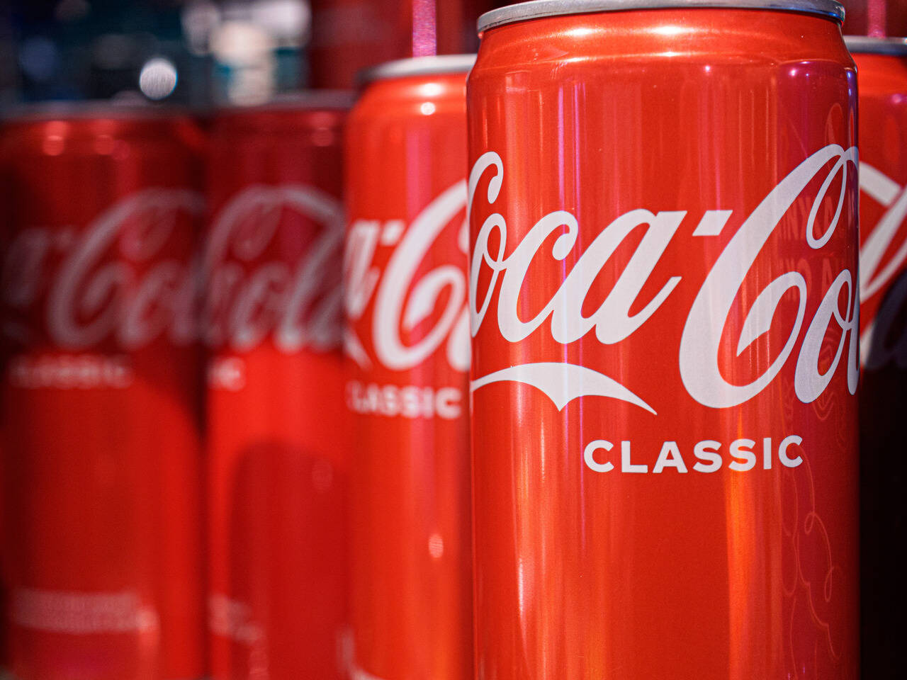 Coca-Cola решила прекратить производство напитков в России: Бизнес:  Экономика: Lenta.ru