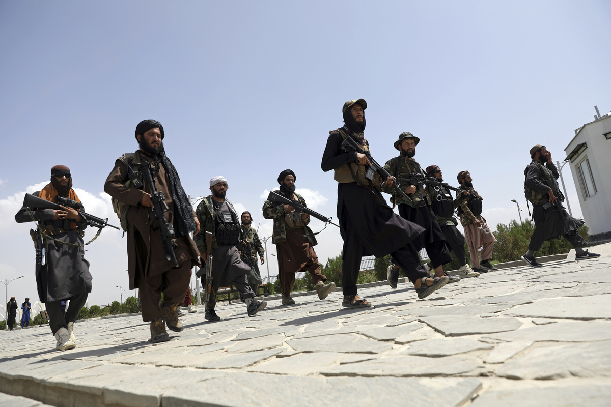 Талибы во время захвата Кабула, 2021
