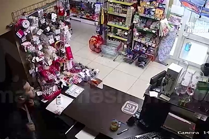 Россиянин ворвался в магазин и покончил с собой на глазах у продавщицы