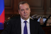 Медведев оценил возможное возобновление переговоров с Украиной 