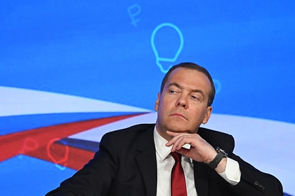Медведев напомнил про метод общения с США «ботинком по трибуне ООН»