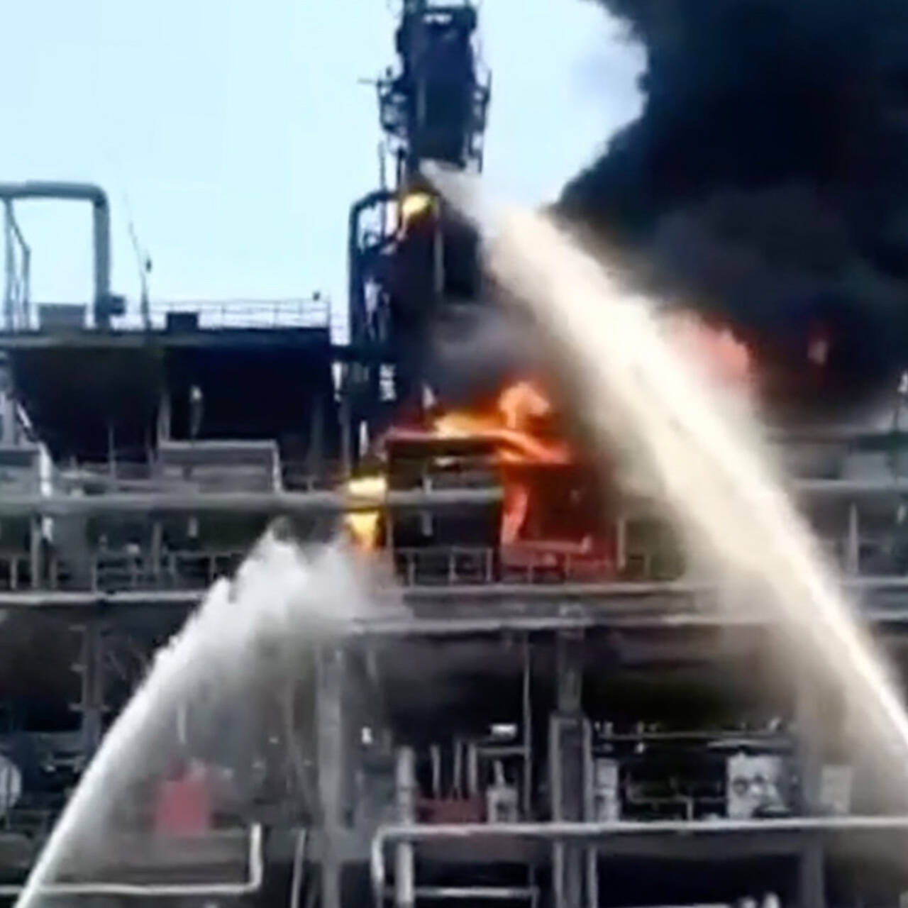 Дрон в омске нефтезавод. Нефтезавод новошахтинск. Дрон в омске нефтезавод. Дрон в омске нефтезавод. Новошахтинск нефтеперерабатывающий завод.