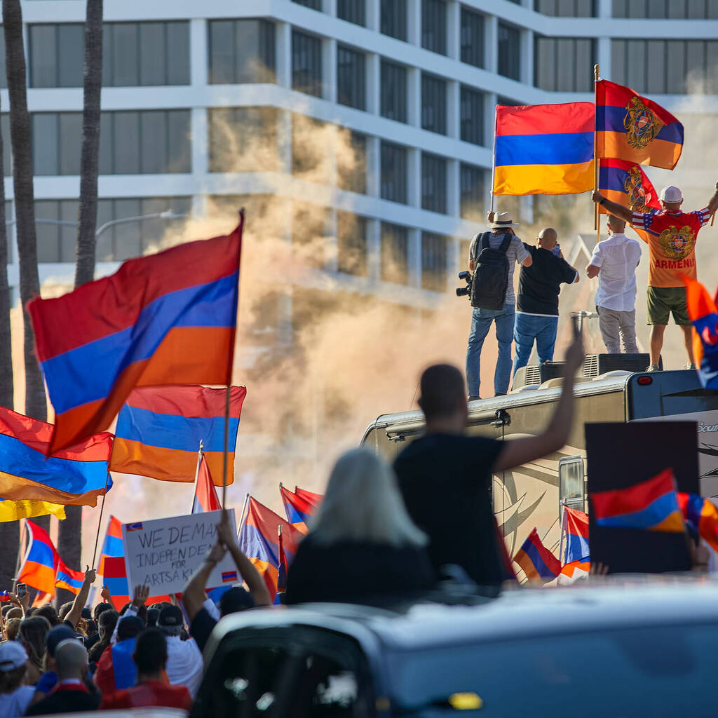 Американец армянский. Армения США. Америка в Ереване. Центр США В Ереване. Даталекс.ам Армения.