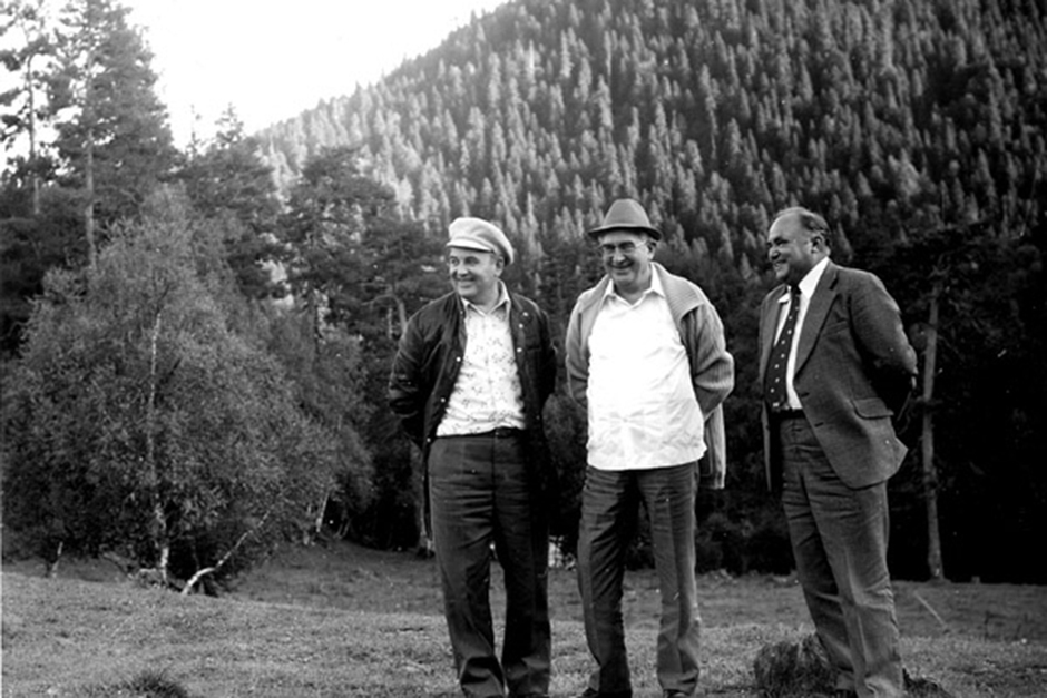 Михаил Горбачев (слева) и Юрий Андропов (в центре) на отдыхе в Ставропольском крае, 1978 год