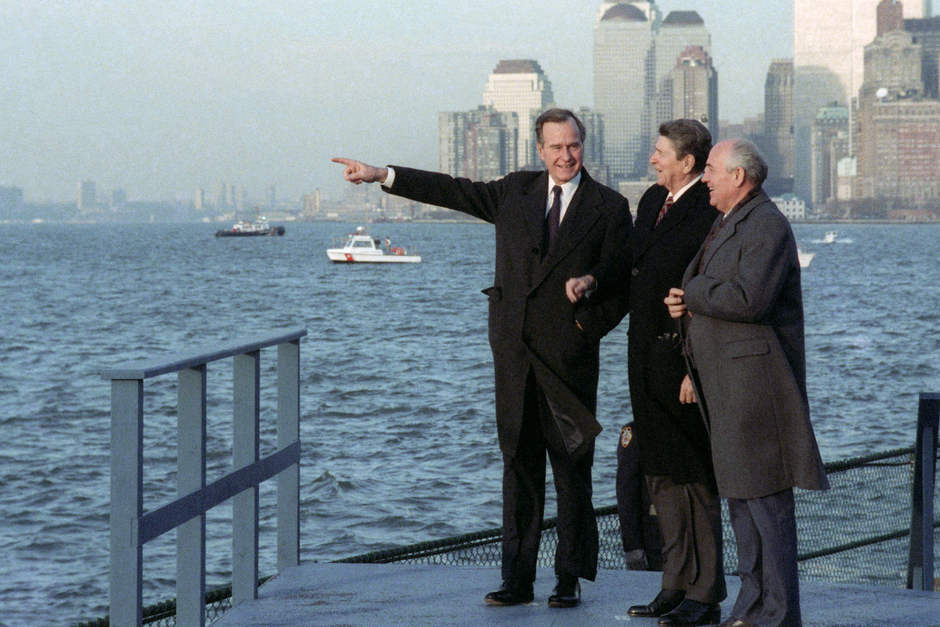 Джордж Буш-старший, Рональд Рейган и Горбачев. Нью-Йорк, 1988 год