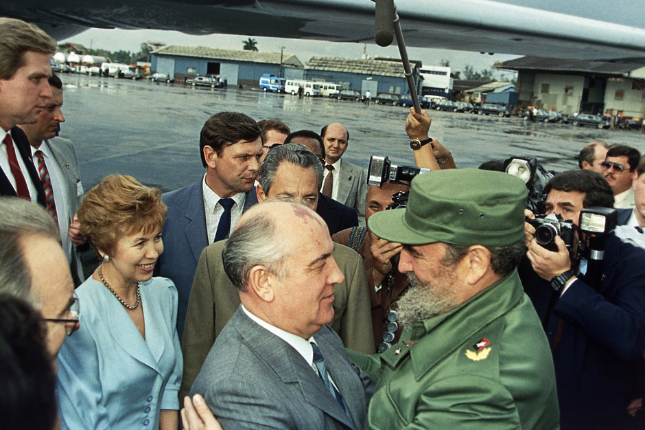 С Фиделем Кастро в аэропорту Гаваны, 1989 год