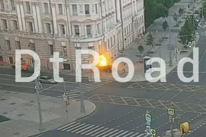 Момент смертельного ДТП с Mercedes в центре Москвы попал на видео