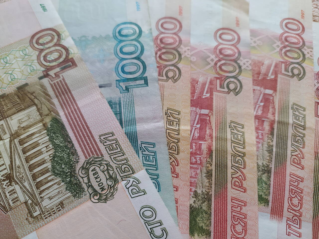 Самая дорогая и самая дешевая валюта в мире: что нужно знать перед покупкой