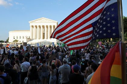 Тысячи американцев вышли на протест из-за закона об абортах