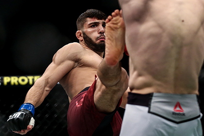 Причиной поражения российского бойца на турнире UFC назвали судейскую ошибку