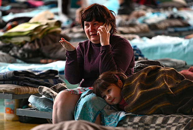 Беженцы из Мариуполя в Таганроге. Фото: Сергей Пивоваров / РИА Новости
