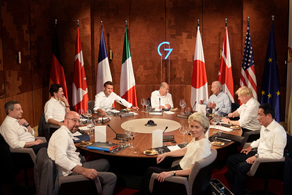 В сети высмеяли лидеров G7 за желание сфотографироваться «круче Путина»
