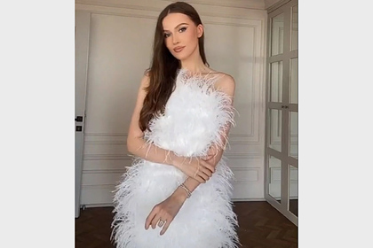 Блогерша превратила дешевое платье Bershka в свадебное и удивила подписчиков
