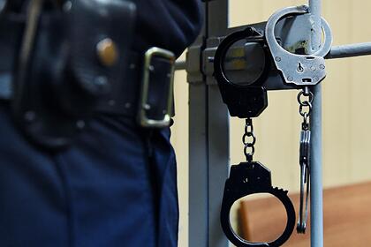 В Петербурге осудили на восемь лет женщину за доведение сына до самоубийства