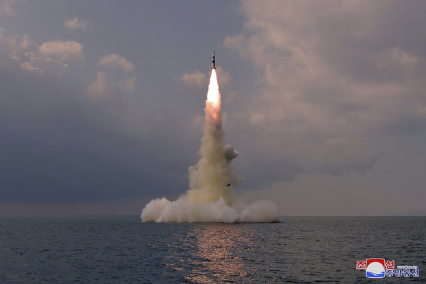 Запуск баллистической ракеты с субмарины КНДР, октябрь 2021 года. Фото: Korean Central News Agency / Korea News Service / AP