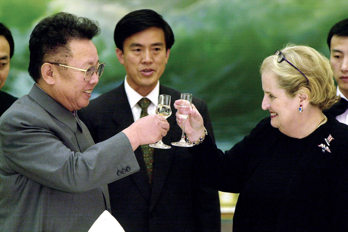 Ким Чен Ир и Мадлен Олбрайт в Пхеньяне, 2000 год