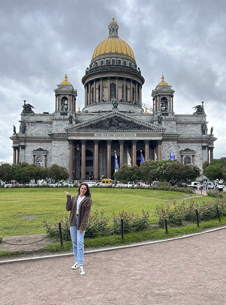 Алина Загитова во время поездки в Санкт-Петербург в июне 2022 года