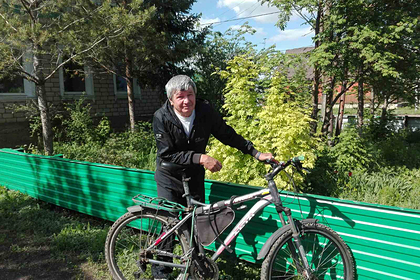 Российский пенсионер ехал 2573 километра на велосипеде для встречи с оленеводами