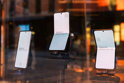 Продавец  Apple и Samsung назвал срок снижения цен на технику в России