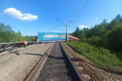 19 грузовых вагонов сошли с рельсов в российском регионе
