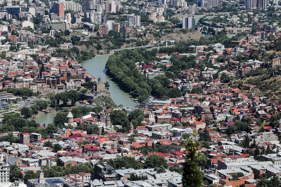 Вид с воздуха на центр Тбилиси, Грузия, 3 июня 2021 года