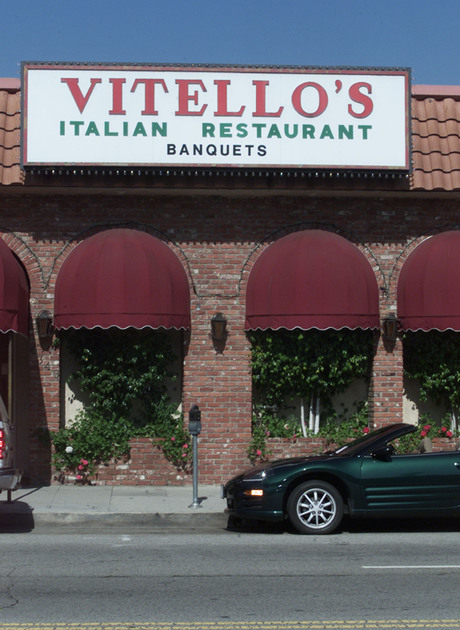 Ресторан Vitello's, на парковке которого была убита Бонни Бакли