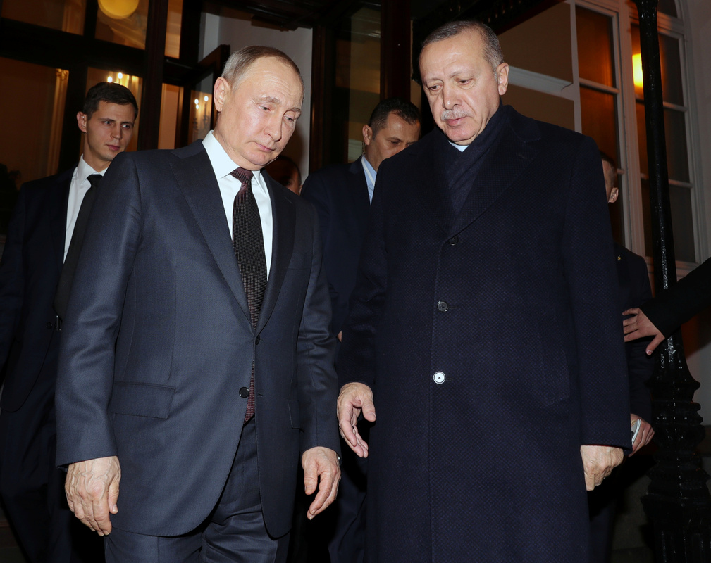 Президент России Владимир Путин и президент Турции Тайип Эрдоган уезжают после совместной пресс-конференции по итогам переговоров в Москве. Россия, 5 марта 2020 года