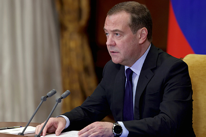 Медведев заявил о необходимости рассчитывать только на свои силы