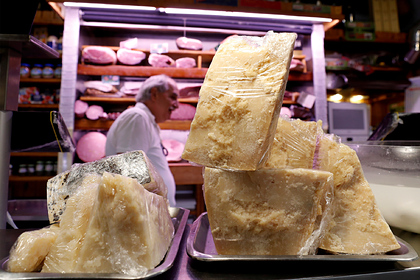 Человечеству предрекли дефицит популярного сорта сыра из-за засухи