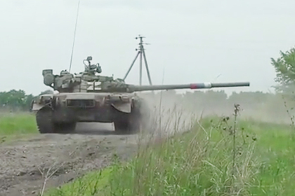 Минобороны  показало на видео уничтожение украинских позиций танком и БТР