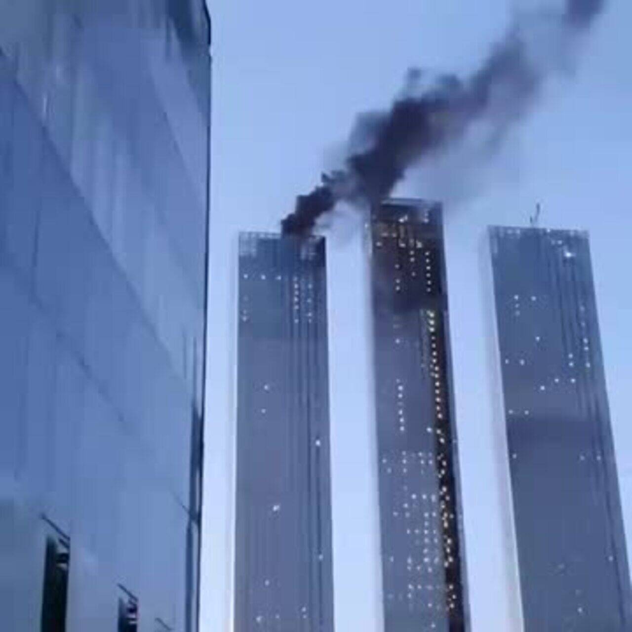 Крокус террак теракт сити сегодня. Пожар в Москоу Сити. Башня Федерация пожар. В Москоу Сити горит башня. Пожар в Москва Сити 2012.