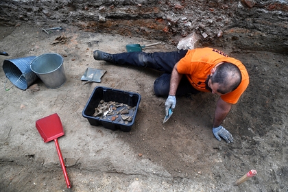 Новгородские археологи нашли в Старой Руссе древнюю берестяную грамоту