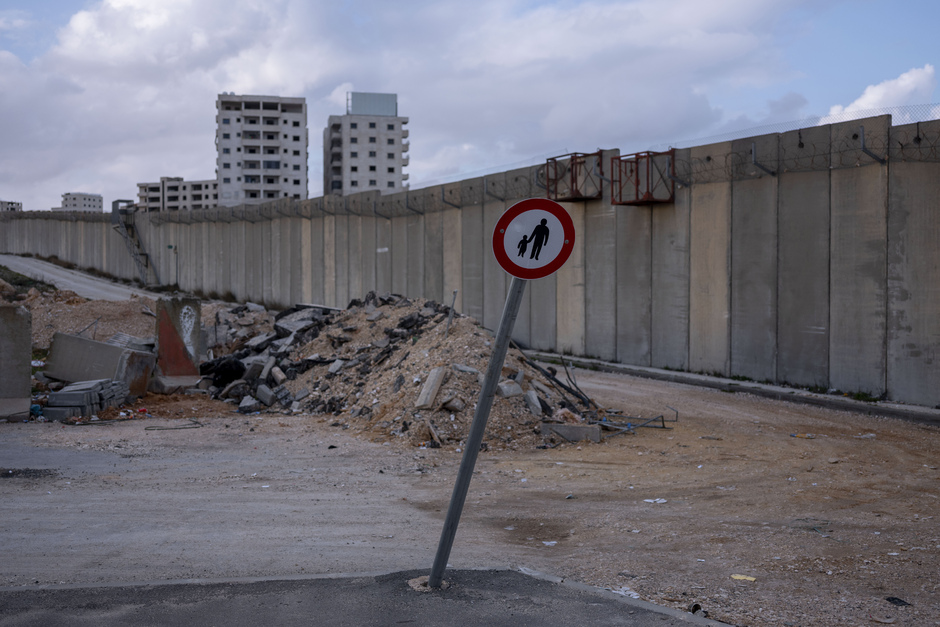 Палестинский район Иерусалима Куфр-Акаб, вид со стороны КПП Каландия