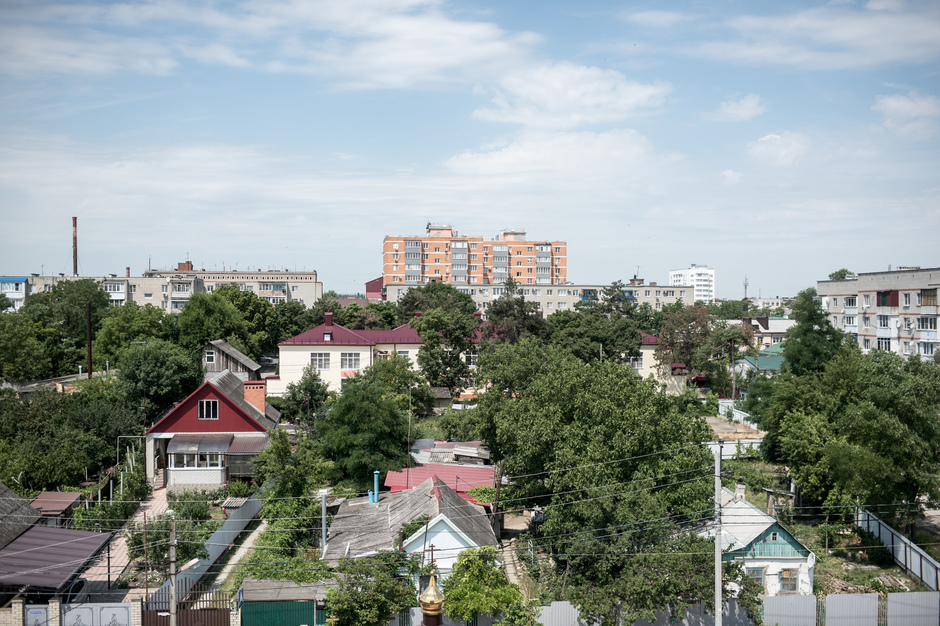 Вид с колокольни храма Михаила Архангела в центре Крымска