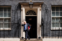 Премьер Британии Джонсон объявил об отставке