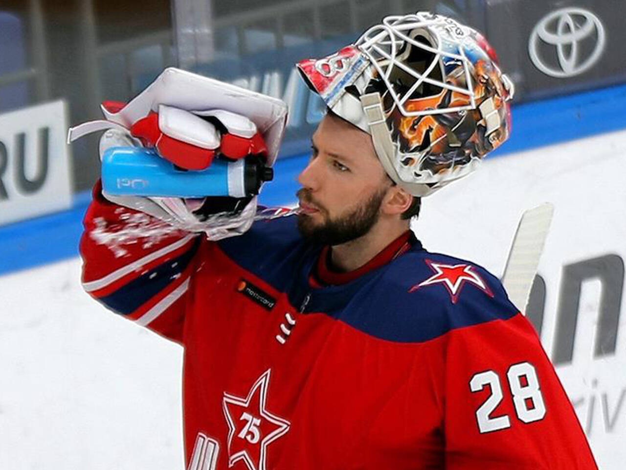 Вратарь сборной России по хоккею Федотов