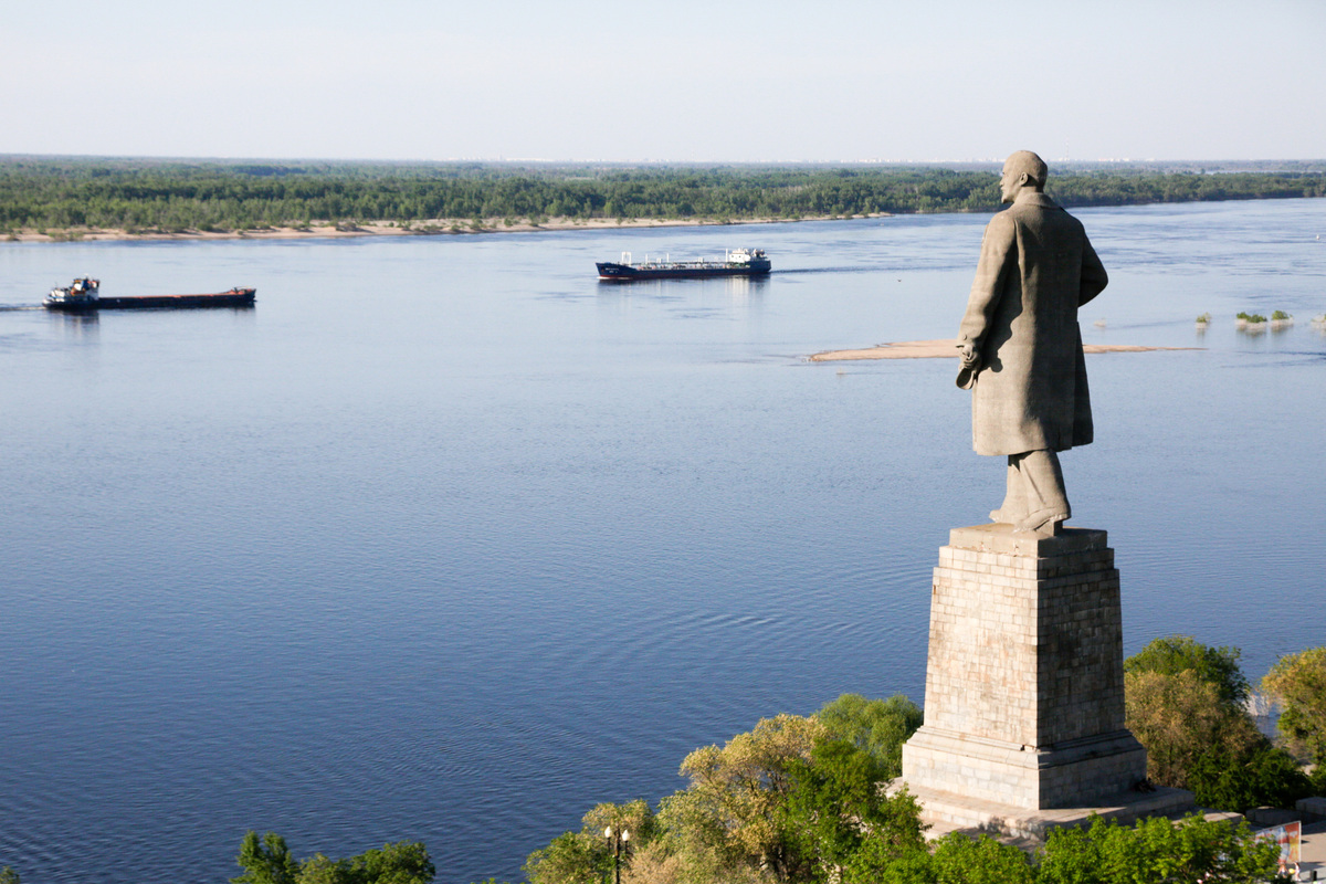 Памятник Ленину у входа в Волго-Донской канал 